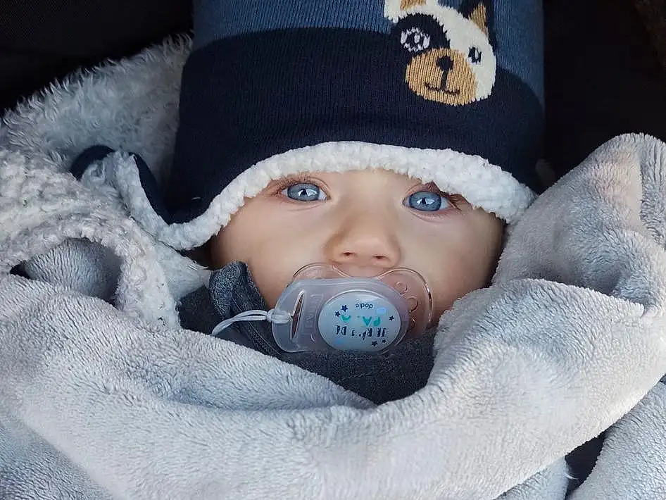 Visage, Joue, Peau, Head, Comfort, Baby Sleeping, Baby, Bambin, Baby & Toddler Clothing, Linens, Baby Products, Enfant, Baby Safety, Bedtime, Hiver, Beanie, Knit Cap, Cap, Sieste, Sleep