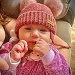 Nez, Visage, Joue, Peau, Lip, Facial Expression, Mouth, Cap, Textile, Happy, Baby & Toddler Clothing, Gesture, Rose, Finger, Tableware, Bambin, Thumb, Baby, Drinkware, Personne, Headwear