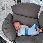 Comfort, Textile, Baby, Couch, Bambin, Lap, Baby & Toddler Clothing, Linens, Enfant, Assis, Baby Products, Room, Fashion Accessory, Herbe, Leisure, Chair, Infant Bed, Pattern, Sieste, Personne
