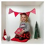 VÃªtements dâ€™extÃ©rieur, Blanc, Picture Frame, Textile, Sleeve, Sourire, Red, T-shirt, Christmas Tree, Christmas Decoration, Pattern, Baby & Toddler Clothing, Font, Happy, Bambin, Costume Hat, Event, Holiday, Christmas Ornament, Personne, Joy