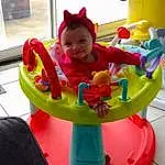 Head, Baby Playing With Toys, Sourire, Baby & Toddler Clothing, Rose, Red, Leisure, Happy, Bambin, Baby, Recreation, Fun, Magenta, Chair, Jouets, Enfant, Baby Products, Sharing, Play, Personne, Joy