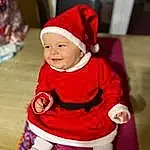 Visage, Head, Sourire, Santa Claus, Human Body, Arbre, Sleeve, Baby, Christmas Ornament, Bambin, Red, Lap, Christmas Decoration, Headgear, Costume Hat, Baby & Toddler Clothing, Happy, Fun, Noël, Fictional Character, Personne, Joy, Headwear