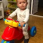 Jambe, Human Body, Jouets, Baby, Bambin, Finger, Enfant, Comfort, Baby & Toddler Clothing, Baby Products, Baby Toys, Room, Fun, Play, Assis, Tire, Plastic, Bois, Baby Playing With Toys, Personne