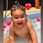 Sourire, Coiffure, Eau, Oreille, Happy, Bathing, Chest, Fun, Bathroom, Leisure, Bambin, Plumbing Fixture, Barechested, Baby, Enfant, Plumbing, Swimming Pool, Room, Laugh, Vacation, Personne