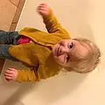 Joint, Sleeve, Gesture, Bois, Baby & Toddler Clothing, Bambin, Baby, Jacket, Thumb, Enfant, Hardwood, Fun, Sourire, Varnish, Happy, Room, Comfort, Wood Stain, Personne, Joy