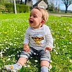 Sourire, Plante, People In Nature, Green, Nature, Leaf, Happy, Baby & Toddler Clothing, Sunlight, Herbe, Bambin, Arbre, Playing With Kids, Ciel, Groundcover, Meadow, Fleur, Enfant, Cloud, Personne