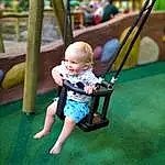 Peau, Swing, Herbe, Baby, Leisure, Bambin, Happy, Aire de jeux, Fun, Recreation, Baby & Toddler Clothing, Enfant, Outdoor Play Equipment, City, Assis, Baby Products, Play, Arbre, Personne, Joy