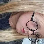 Forehead, Nez, Lunettes, Joue, Peau, Lip, Chin, Hand, Coiffure, Eyebrow, Vision Care, Shoulder, Yeux, Facial Expression, Eyelash, Mouth, Oreille, Eyewear, Neck, Personne