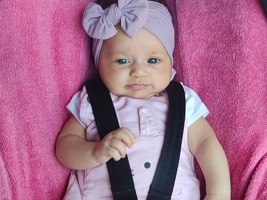 Joue, Head, Yeux, Doll, Purple, Baby & Toddler Clothing, Human Body, Sleeve, Comfort, Rose, Finger, Baby, Violet, Lap, Baby Carriage, Bambin, Thumb, Magenta, Baby Products, Personne, Headwear