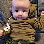 Joue, Joint, Head, Camouflage, Yeux, Cargo Pants, Military Camouflage, Sleeve, Baby & Toddler Clothing, Gesture, Military Person, Bambin, Military Uniform, Baby, Comfort, Marines, Non-commissioned Officer, Enfant, Infantry, Fun, Personne