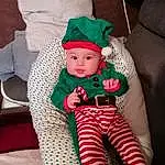 Head, Jambe, Baby & Toddler Clothing, Human Body, Textile, Sleeve, Comfort, Lap, Chapi Chapo, Baby, Bambin, Sock, Santa Claus, Holiday, Enfant, NoÃ«l, Couch, Event, Costume Hat, Assis, Personne, Headwear