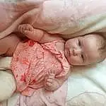 Nez, Joue, Peau, Lip, Hand, Yeux, Comfort, Textile, Gesture, Baby, Baby & Toddler Clothing, Iris, Rose, Finger, Bambin, Nail, Linens, Baby Sleeping, Enfant, Personne