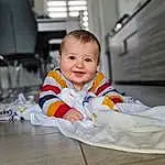 Joue, Sourire, Comfort, Sleeve, Baby & Toddler Clothing, Happy, Baby, Bambin, Chair, Flash Photography, Bois, Enfant, Fun, Assis, Room, Portrait Photography, Laugh, Play, Personne, Joy