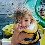 Sourire, Eau, Yellow, Outdoor Recreation, Boats And Boating--equipment And Supplies, Happy, Leisure, Fun, Bambin, Recreation, Swimwear, Thigh, Personal Protective Equipment, Lifejacket, Enfant, Brassiere, Nonbuilding Structure, Vacation, Water Transportation, Parc Aquatique, Personne, Joy