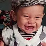Visage, Joue, Peau, Lip, Chin, Sourire, Photograph, Yeux, Facial Expression, Blanc, Mouth, Sleeve, Baby, Happy, Gesture, Baby & Toddler Clothing, Finger, Cap, Rose, Personne, Joy, Headwear