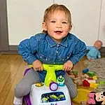 Sourire, Baby Playing With Toys, Purple, Riding Toy, Happy, Baby & Toddler Clothing, Fun, Jouets, Baby, Bambin, People, Baby Products, Event, Recreation, Leisure, Play, Enfant, Assis, Baby Toys, Personne