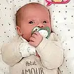 Nez, Joue, Peau, Head, Mouth, Facial Expression, Blanc, Comfort, Textile, Baby & Toddler Clothing, Baby, Happy, Gesture, Baby Sleeping, Rose, Baby Safety, Enfant, Bambin, Personne