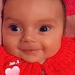 Clothing, Forehead, Nez, Joue, Peau, Head, Lip, Chin, Eyebrow, Yeux, Facial Expression, Mouth, Baby, Human Body, Sourire, Eyelash, Baby & Toddler Clothing, Iris, Textile, Personne