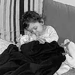 Comfort, Bambin, Enfant, Couch, Assis, Monochrome, Noir & Blanc, Linens, Lap, Room, Sourire, Poil, Bedding, Chair, Pillow, Throw Pillow, Personne