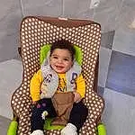 Chair, Comfort, Sourire, Baby & Toddler Clothing, Baby Carriage, Baby, Bambin, Sleeve, Bag, Lap, Sock, Pattern, Baby Products, Room, Fun, Design, Leisure, Assis, Enfant, Personne, Joy