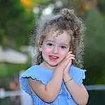 Hair, Sourire, Lip, Shoulder, People In Nature, Flash Photography, Happy, Iris, Sunlight, Herbe, Summer, Leisure, Bambin, Fun, Electric Blue, Blond, Enfant, Brown Hair, Laugh, Assis, Personne, Joy
