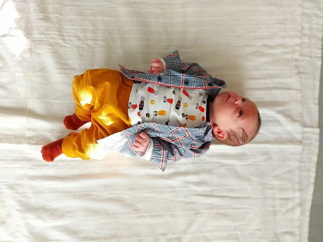 Baby & Toddler Clothing, Comfort, Sleeve, Baby, Bambin, Baby Sleeping, Bois, Linens, Enfant, Pattern, Baby Products, Carmine, Room, Fictional Character, Baby Toys, Bedtime, Assis, Illustration, Baby Safety, Stuffed Toy, Personne