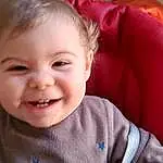 Forehead, Nez, Sourire, Joue, Peau, Head, Lip, Chin, Eyebrow, Mouth, Yeux, Facial Expression, Human Body, Baby, Iris, Baby & Toddler Clothing, Happy, Personne, Joy