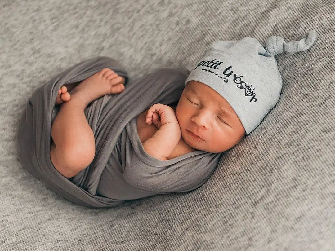 Visage, Peau, Hand, Comfort, Baby, Human Body, Baby & Toddler Clothing, Baby Sleeping, Grey, Bois, Headgear, Finger, Cap, Bambin, Linens, Enfant, Baby Products, Knit Cap, Personne, Headwear
