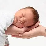 Nez, Joue, Peau, Hand, Stomach, Shoulder, Comfort, Neck, Baby, Sleeve, Baby Sleeping, Gesture, Baby & Toddler Clothing, Finger, Elbow, Happy, Thumb, Bambin, Eyelash, Linens, Personne