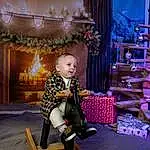 Fun, Bambin, Leisure, Curtain, Knee, Event, Baby, Holiday, Tradition, Assis, Performing Arts, NoÃ«l, Christmas Decoration, Boot, Entertainment, Christmas Eve, Enfant, Room, Carpet, Personne
