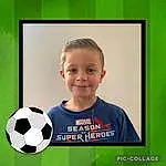 Sourire, Soccer, Picture Frame, Green, Football, Sleeve, Baballe, Sports Equipment, Rectangle, Happy, T-shirt, Fun, Bambin, Electronic Device, Player, Font, Gadget, Herbe, Soccer Ball, Football Player, Personne, Joy