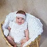 Sourire, Baby, Comfort, Baby & Toddler Clothing, Bambin, Beige, Basket, Bois, Baby Sleeping, Baby Products, Enfant, Fashion Accessory, Assis, Event, Happy, Wicker, Cap, Storage Basket, Portrait Photography, Personne, Headwear