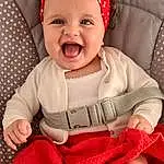 Visage, Joue, Peau, Head, Yeux, Shorts, Sourire, Blanc, Jambe, Baby & Toddler Clothing, Sleeve, Comfort, Rose, Happy, Knee, Finger, Red, Thigh, Bambin, Baby, Personne, Headwear