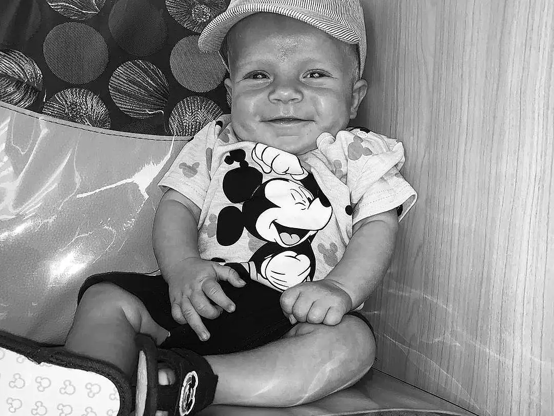 Photograph, Blanc, Black, Black-and-white, Table, Flash Photography, Style, Happy, Baby, Monochrome, Noir & Blanc, Cap, Bambin, Enfant, Baby & Toddler Clothing, Cooking, Sun Hat, Assis, Personne
