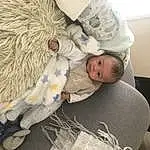 Comfort, Couch, Baby, Arbre, Bambin, Linens, Bedding, Baby & Toddler Clothing, Baby Products, Chapi Chapo, Sieste, Bedtime, Baby Sleeping, Enfant, Assis, Poil, Sleep, Bed Sheet, Room, Personne