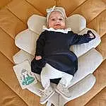 Comfort, Textile, Baby, Baby & Toddler Clothing, Bambin, Chair, Stairs, Flash Photography, Art, Thigh, Assis, Design, Lap, Enfant, Human Leg, Carton, Room, Sock, Paper Product, Personne