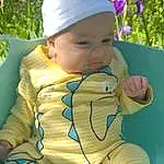 Visage, Peau, VÃªtements dâ€™extÃ©rieur, Photograph, Bleu, Green, Baby & Toddler Clothing, Sleeve, Yellow, Plante, Baby, Herbe, Happy, Rose, Cap, Bambin, People In Nature, Sourire, Fun, Leisure, Personne, Headwear