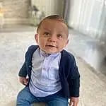 Clothing, Joue, Chin, Shoulder, Yeux, Baby & Toddler Clothing, Sleeve, Iris, Flash Photography, Collar, Bambin, Happy, Baby, Electric Blue, Dress Shirt, Assis, Enfant, Denim, Curtain, Personne