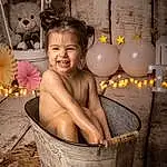 Sourire, Flash Photography, Happy, Bathing, Bambin, Enfant, Chest, Fun, Room, Leisure, Art, Baby, Stock Photography, Assis, Still Life Photography, Visual Arts, Flesh, Vintage Clothing, Barechested, Personne