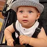 Peau, Lip, Chin, Hand, Bras, Photograph, Yeux, Chapi Chapo, Black, Baby, Flash Photography, Baby & Toddler Clothing, Finger, Baby Carriage, Cap, Sun Hat, Happy, Cool, Personne, Headwear