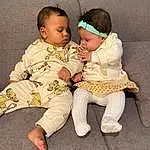 Visage, Hand, Jambe, Baby & Toddler Clothing, Comfort, Sleeve, Gesture, Baby, Finger, Bambin, Happy, Enfant, Fun, Foot, Lap, Assis, Baby Sleeping, Sock, Room, Personne, Headwear