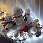 Snowman, Table, Tableware, Jouets, Christmas Ornament, Christmas Decoration, Drinkware, Glass, Ornament, Event, Serveware, Noël, Freezing, Carmine, Petal, Neige, Hiver, Twig, Sweetness, Still Life Photography
