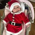 Visage, Human Body, Santa Claus, Sleeve, Baby & Toddler Clothing, Comfort, Baby, Bambin, Lap, Jacket, Fictional Character, Chapi Chapo, Noël, Chair, Poil, Holiday, Christmas Eve, Cap, Event, Assis, Personne, Headwear