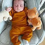 Hand, Comfort, Baby & Toddler Clothing, Orange, Baby, Baby Sleeping, Bambin, Baby Products, Bois, Linens, Enfant, Chair, Assis, Baby Carriage, Baby Safety, Chapi Chapo, Serveware, Car Seat, Room, Personne