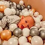 Blanc, Light, Jouets, Balloon, Material Property, Beauty, Enfant, Event, Egg, Party Supply, Still Life Photography, Art, Peach, Personne